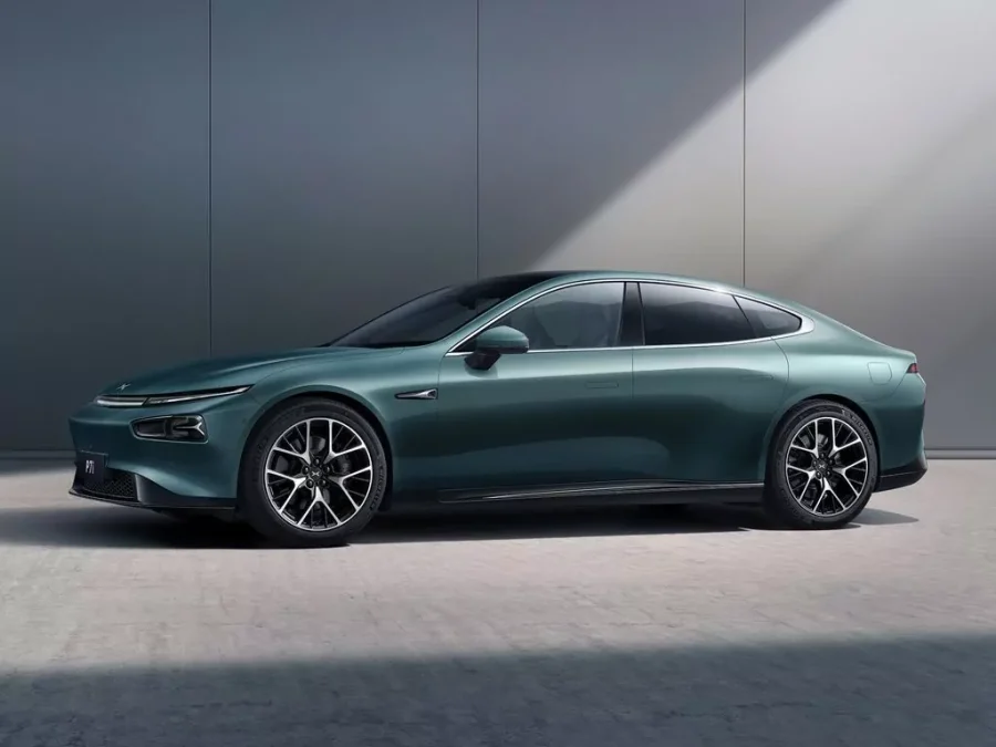 Renting Coches Eléctricos Xpeng P7Long Range RWD Arctic White