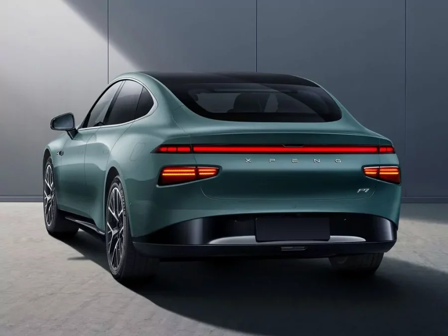 Renting Coches Eléctricos Xpeng P7Long Range RWD Arctic White