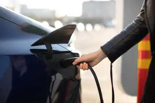 Deducción de IVA e IRPF en el renting de coches eléctricos para autónomos